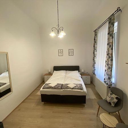 Rad-Var Apartmanhaz 埃格尔 外观 照片