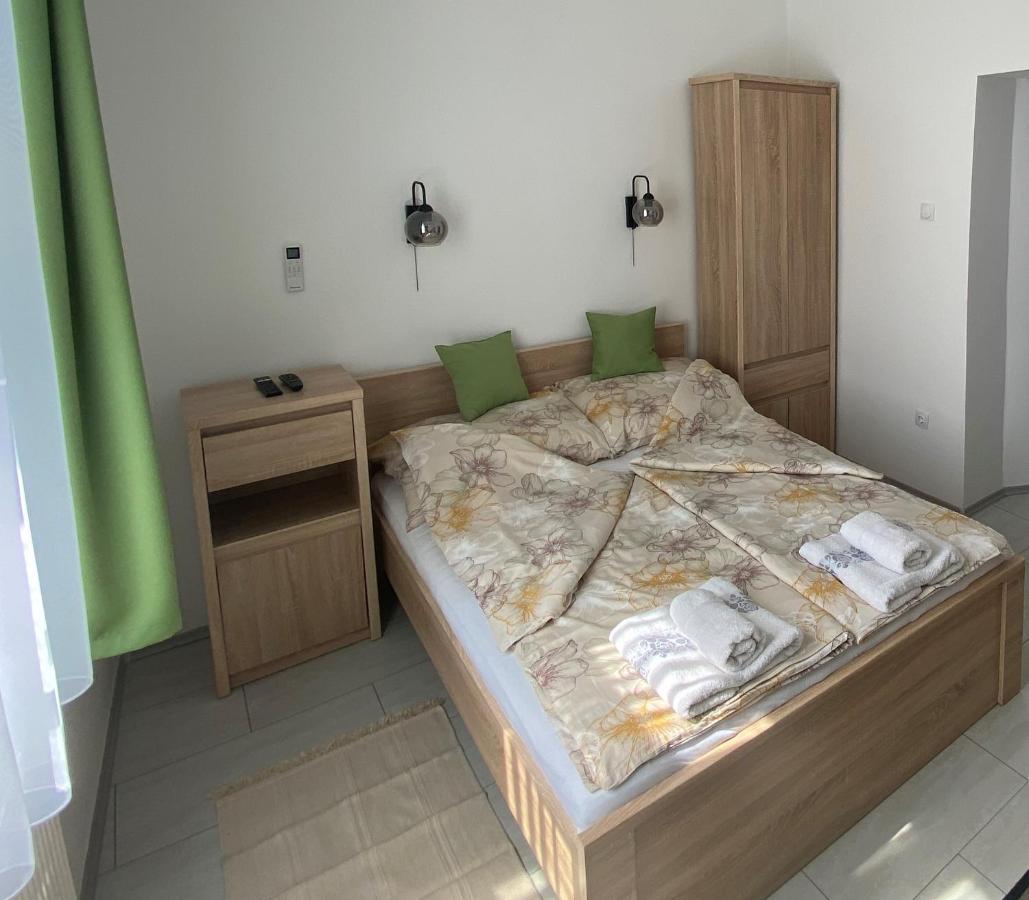 Rad-Var Apartmanhaz 埃格尔 外观 照片