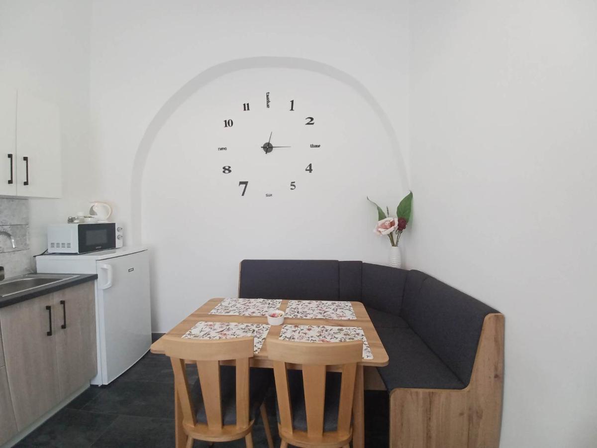 Rad-Var Apartmanhaz 埃格尔 外观 照片