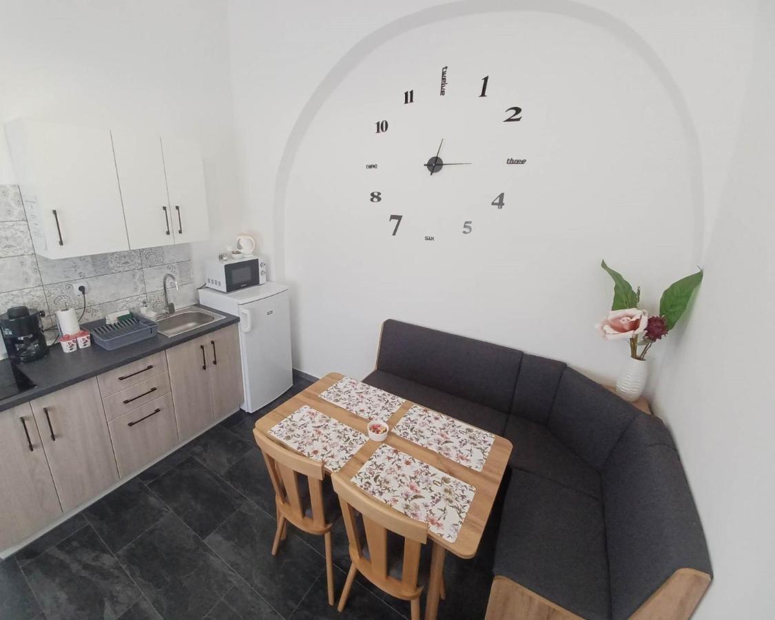 Rad-Var Apartmanhaz 埃格尔 外观 照片