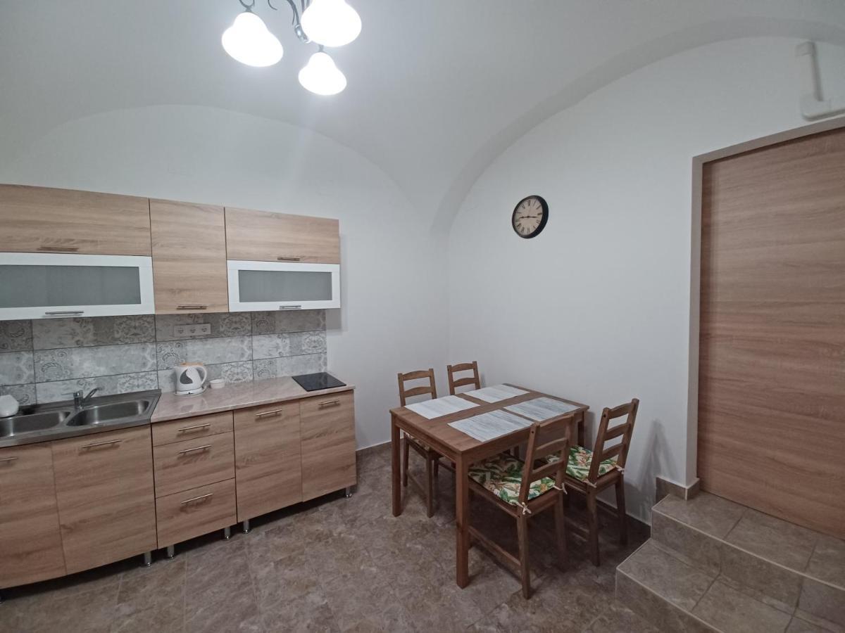 Rad-Var Apartmanhaz 埃格尔 外观 照片