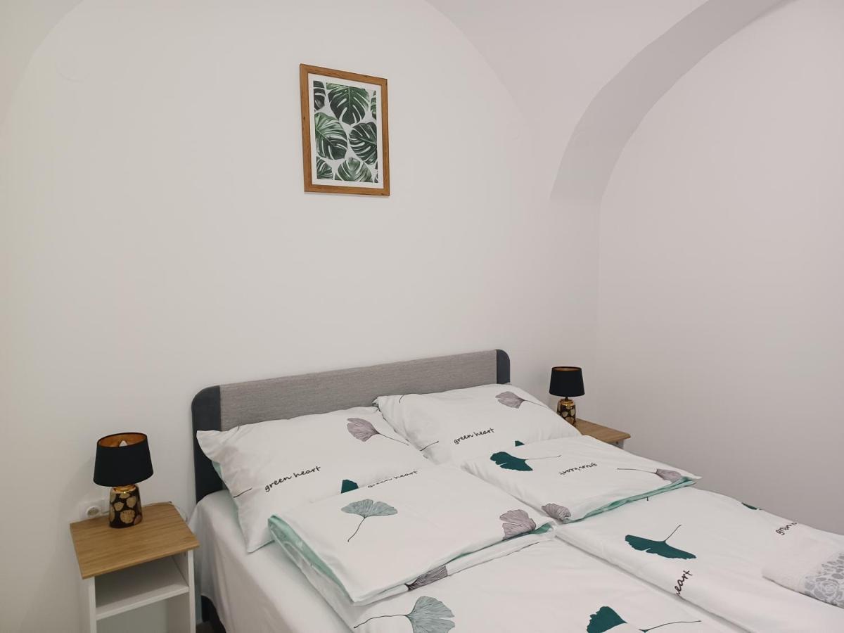 Rad-Var Apartmanhaz 埃格尔 外观 照片