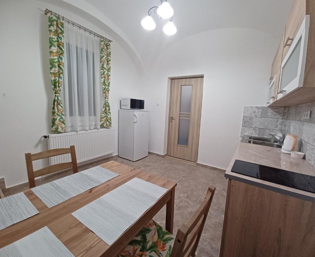 Rad-Var Apartmanhaz 埃格尔 外观 照片