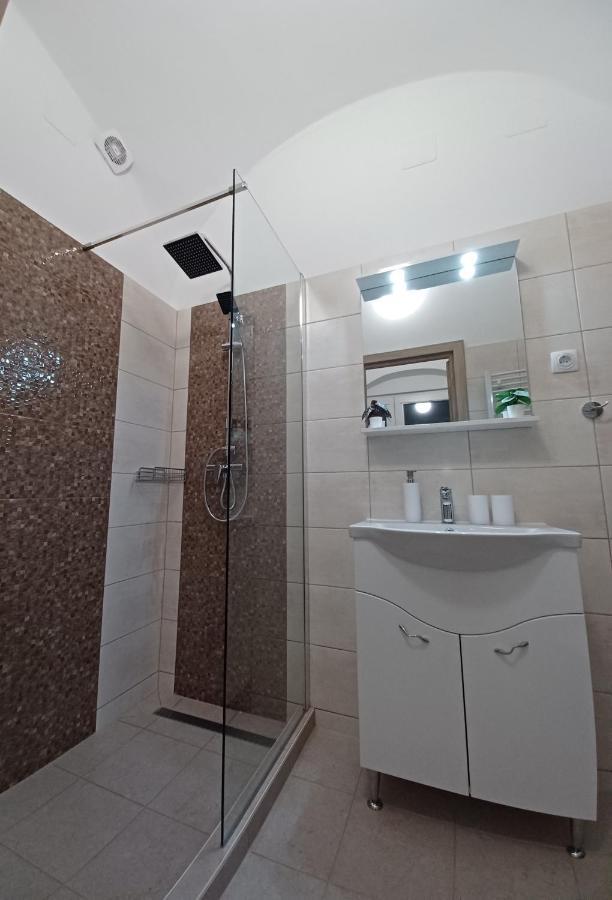 Rad-Var Apartmanhaz 埃格尔 外观 照片